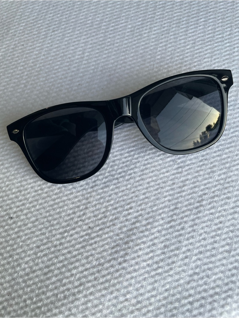ANRO Unisex Classic Wayfarer Style Sunglasses - Glossy Black - Picture 2 of 4